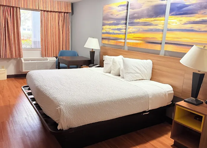 Days Inn & Suites By Wyndham Winnie