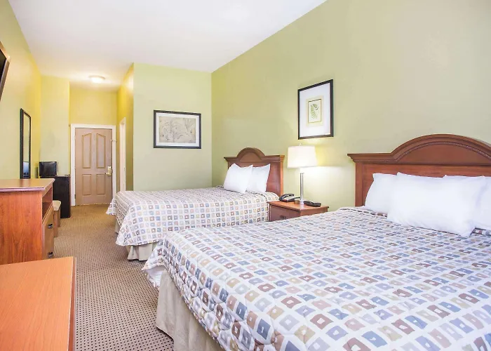 Days Inn & Suites By Wyndham Swainsboro
