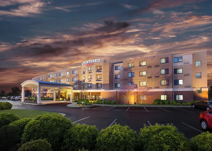 Courtyard By Marriott Fayetteville
