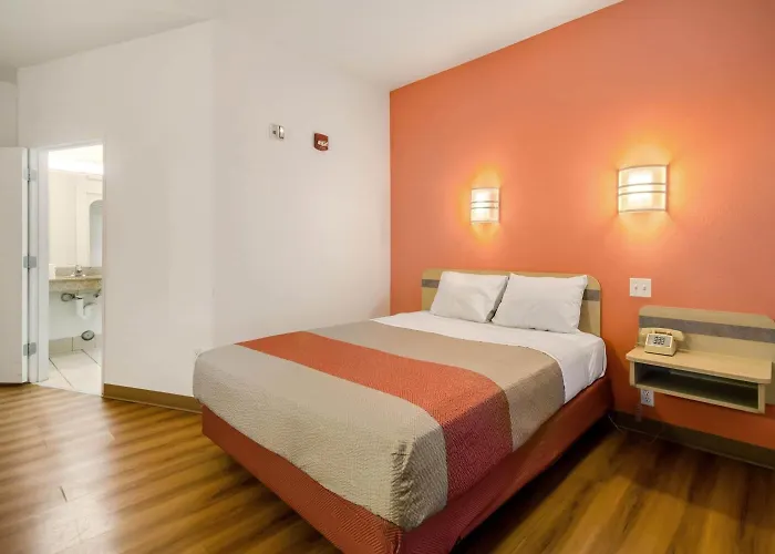 Howard Johnson By Wyndham Lemoore Near Naval Air Station