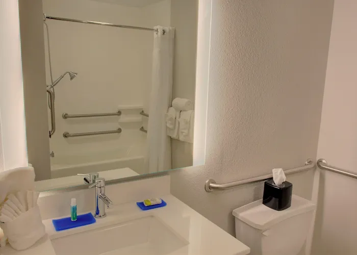 Holiday Inn Express & Suites Le Mars By Ihg