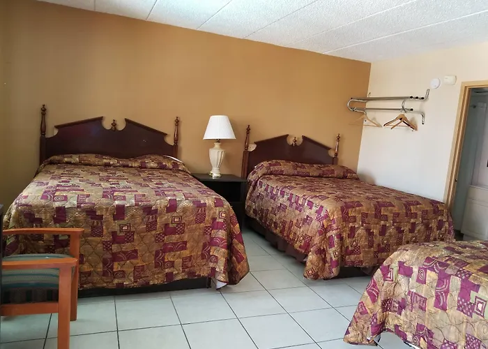 Cloud 9 Inn - Beach Hotel
