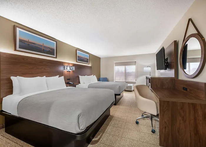 Quality Inn & Suites Near Owensboro & Holiday World Gold Award Winner