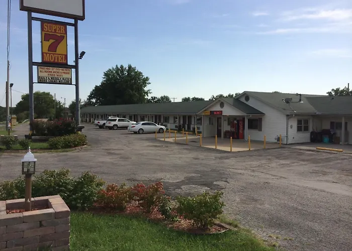 Super 7 Motel