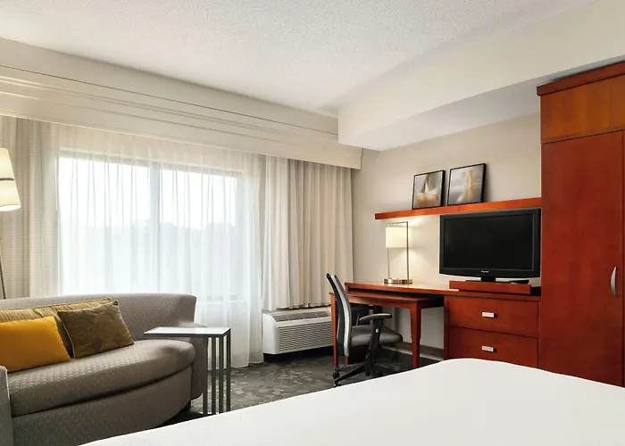Courtyard By Marriott Salisbury