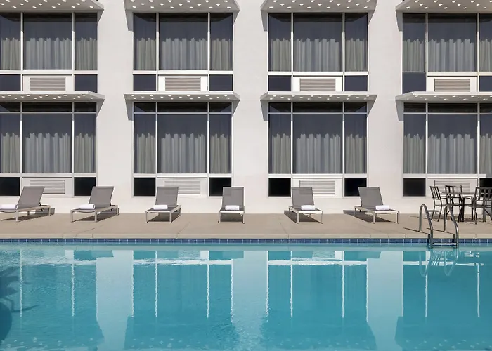 Holiday Inn Express & Suites Phoenix - Midtown, An Ihg Hotel