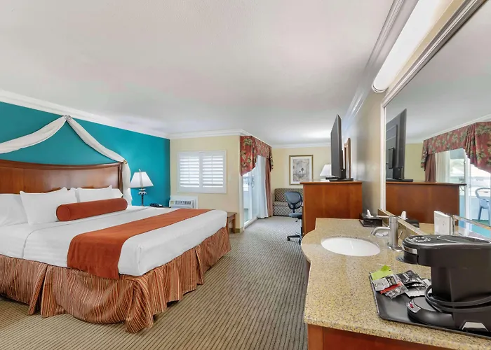 Best Western Harbour Inn & Suites Huntington - Sunset Beach