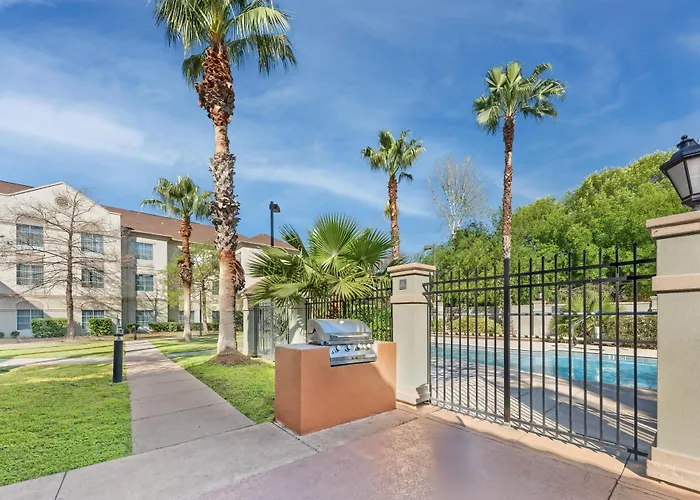 Homewood Suites Laredo At Mall Del Norte