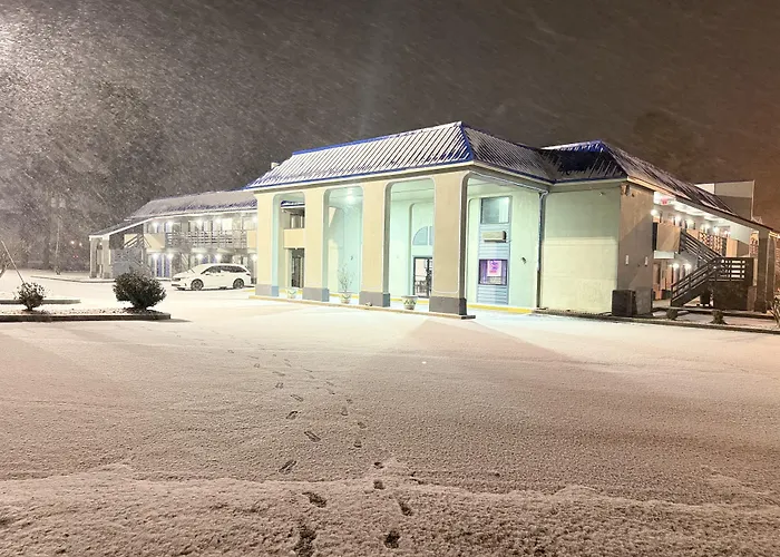 Rodeway Inn & Suites Plymouth Hwy 64