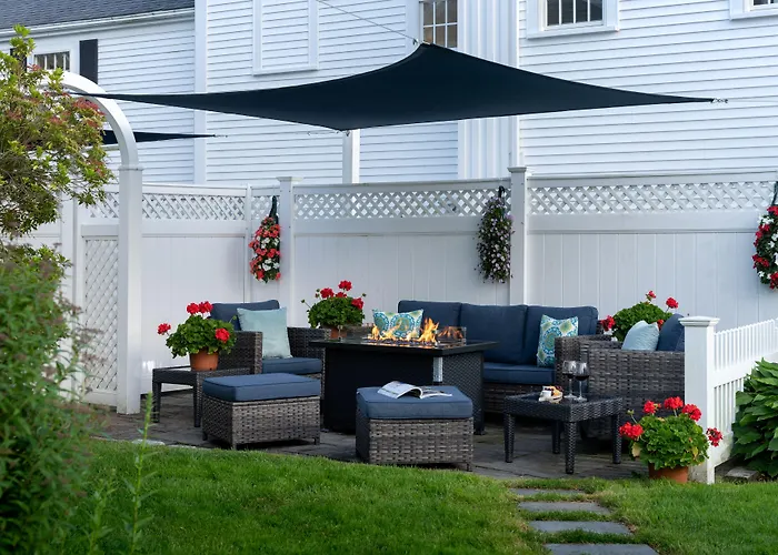 Old Harbor Inn