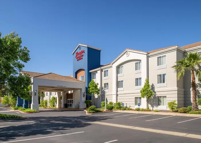 Hampton Inn & Suites Redding