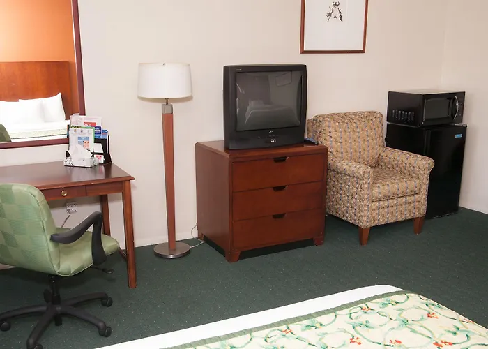 Red Carpet Inn And Suites Plymouth