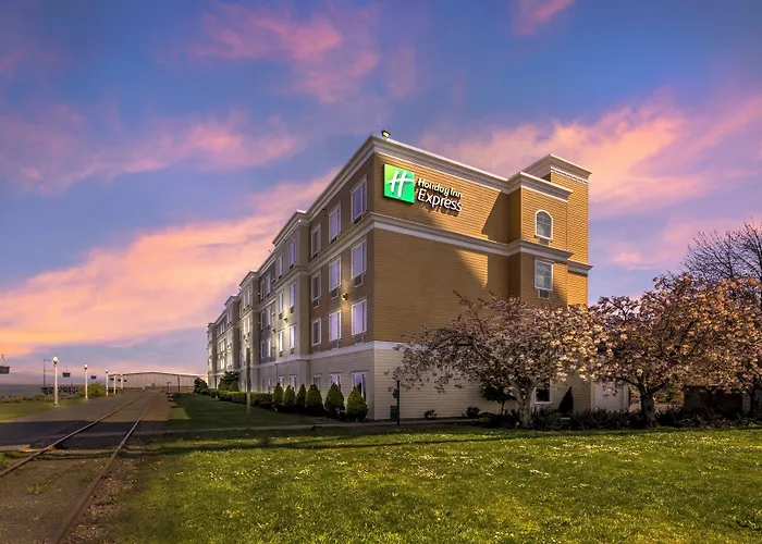Holiday Inn Express Hotel & Suites Astoria By Ihg