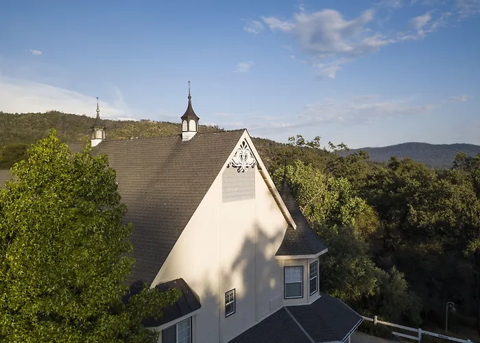 Hounds Tooth Inn