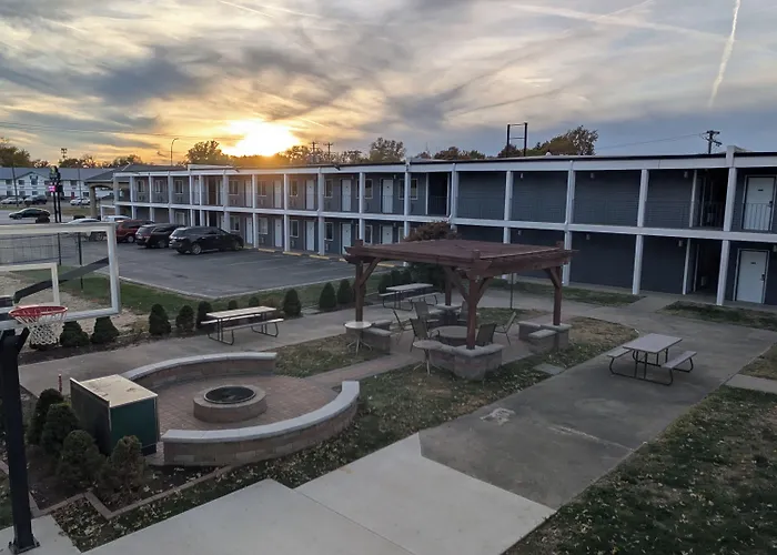 Days Inn By Wyndham Champaign/Urbana