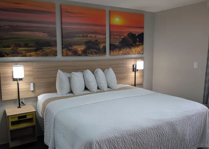 Days Inn By Wyndham Champaign/Urbana