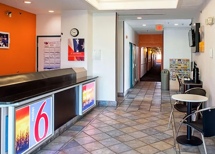 Motel 6-Seymour, In - North