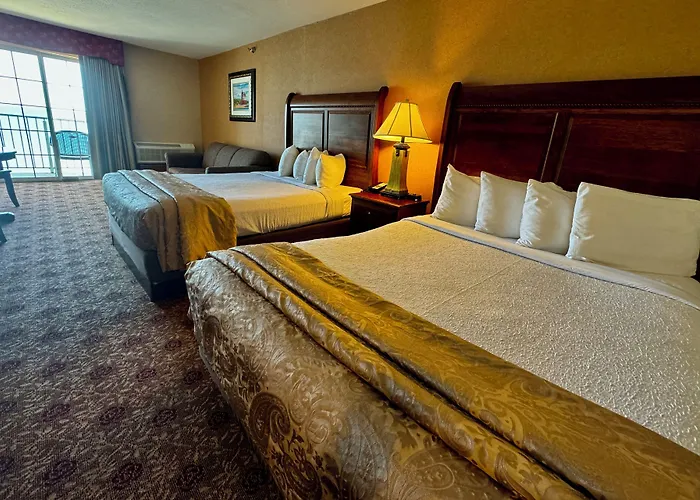 Hamilton Inn Select Beachfront Mackinaw City