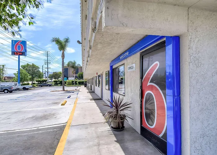 Motel 6-Corona, Ca