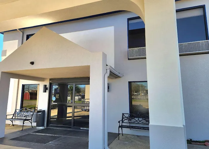 Days Inn & Suites By Wyndham New Iberia