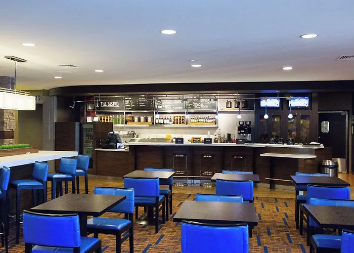 Courtyard By Marriott Madison East