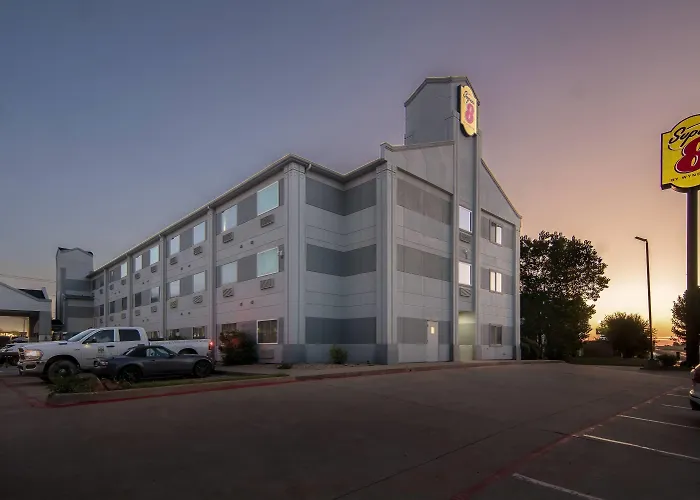Super 8 By Wyndham Weatherford