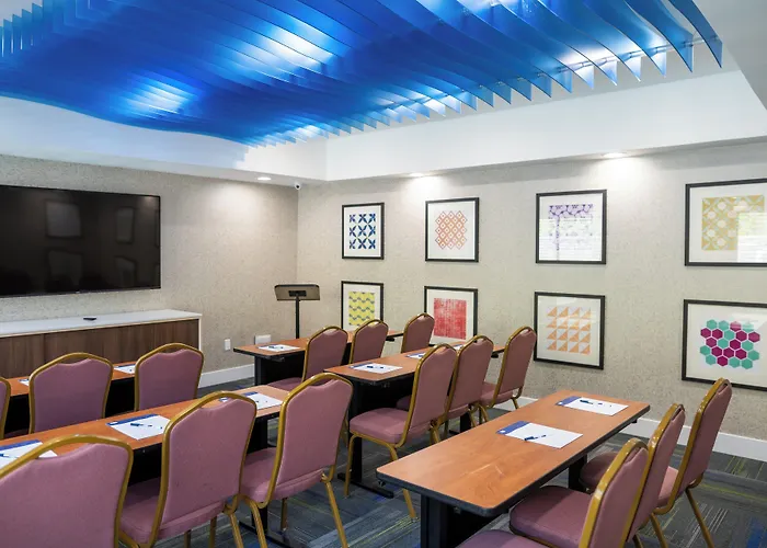 Holiday Inn Express & Suites - Lake Forest By Ihg