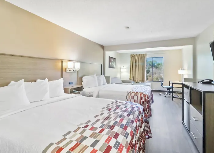 Red Roof Inn & Suites Fayetteville-Fort Bragg