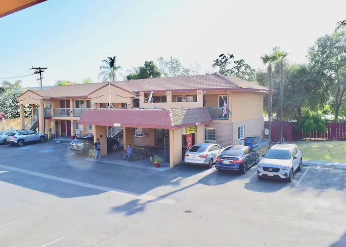 Super 8 By Wyndham Visalia