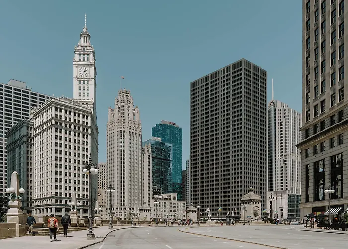 Club Quarters Hotel, Wacker at Michigan