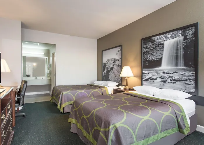 Super 8 By Wyndham Petersburg