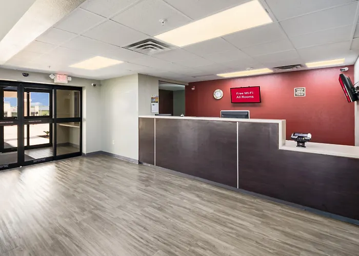 Red Roof Inn & Suites Austin East - Manor