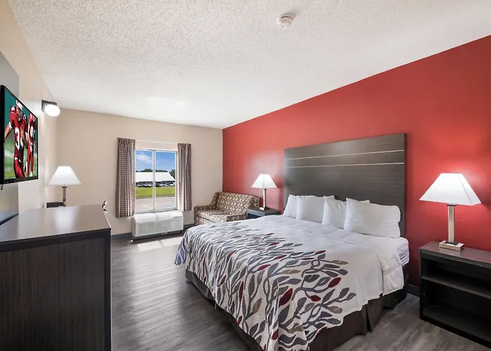 Red Roof Inn & Suites Austin East - Manor