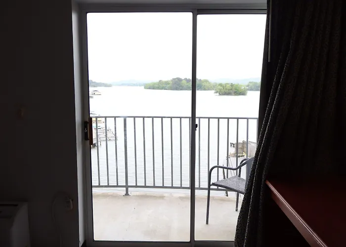Baymont On The Lake By Wyndham Hot Springs