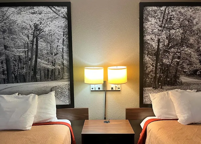 Super 8 By Wyndham Evansville North