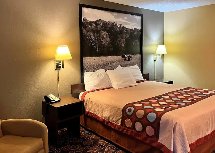 Super 8 By Wyndham Evansville North