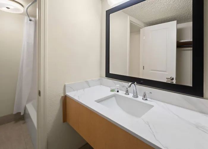 Ramada By Wyndham Merced