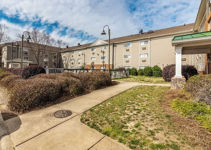 Hometowne Studios & Suites By Red Roof Charlotte - Concord
