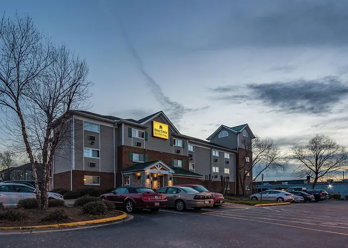 Hometowne Studios & Suites By Red Roof Charlotte - Concord