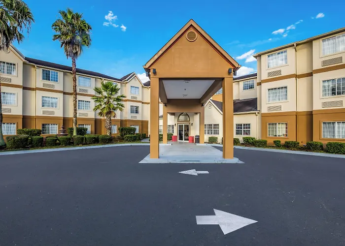 Red Roof Inn Plus+ & Suites Savannah - I-95