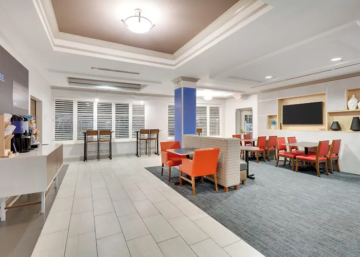 Holiday Inn Express Hotel & Suites Dublin By Ihg