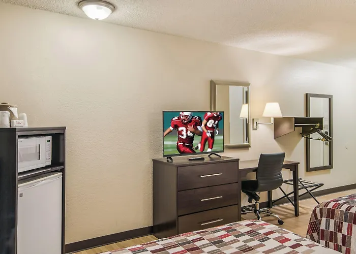 Red Roof Inn & Suites Pensacola East - Milton
