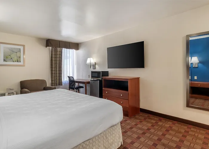 Surestay Hotel By Best Western East Brunswick