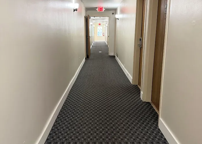 Super 8 By Wyndham Canandaigua
