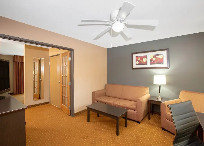 Baymont By Wyndham Coralville