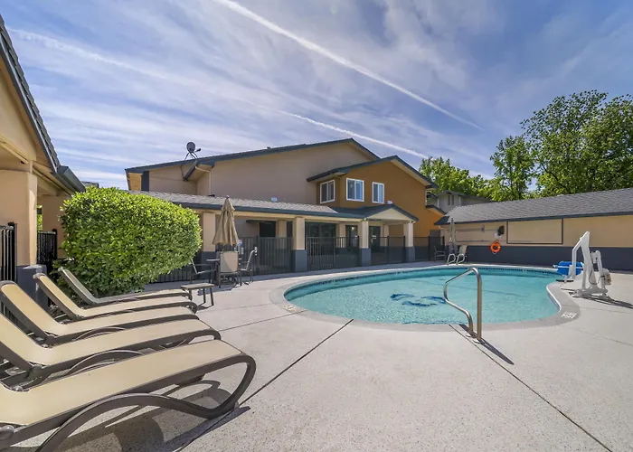 Best Western Antelope Inn & Suites