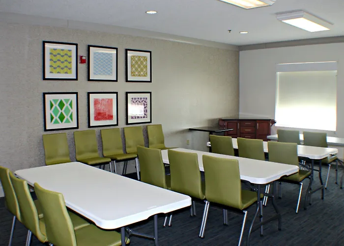 Holiday Inn Express & Suites Plainview By Ihg