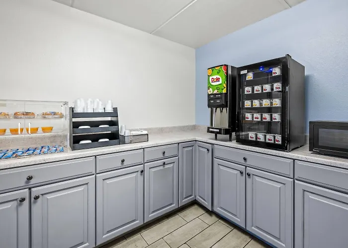 Super 8 By Wyndham Kingsport /I-81
