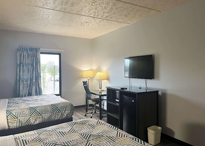 Super 8 Canton