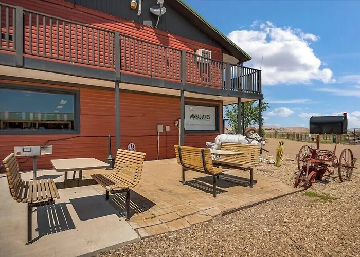 Badlands Hotel & Campground